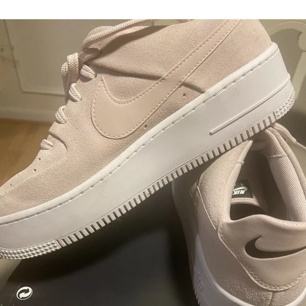Nike Air Force Low Sage, 9.5, light pink